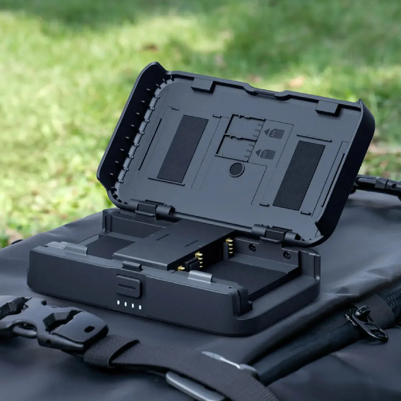 Insta360 Portable Charging Case - Image 3
