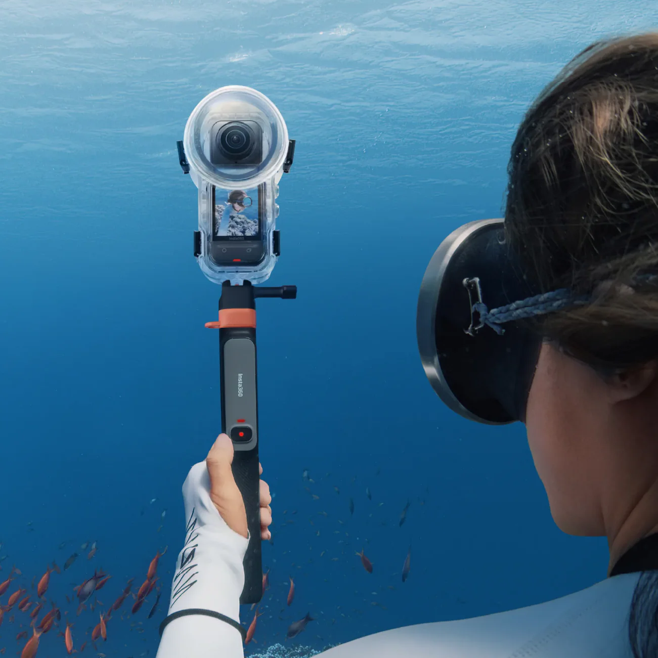 Insta360 Underwater Selfie Stick with Remote - Image 8